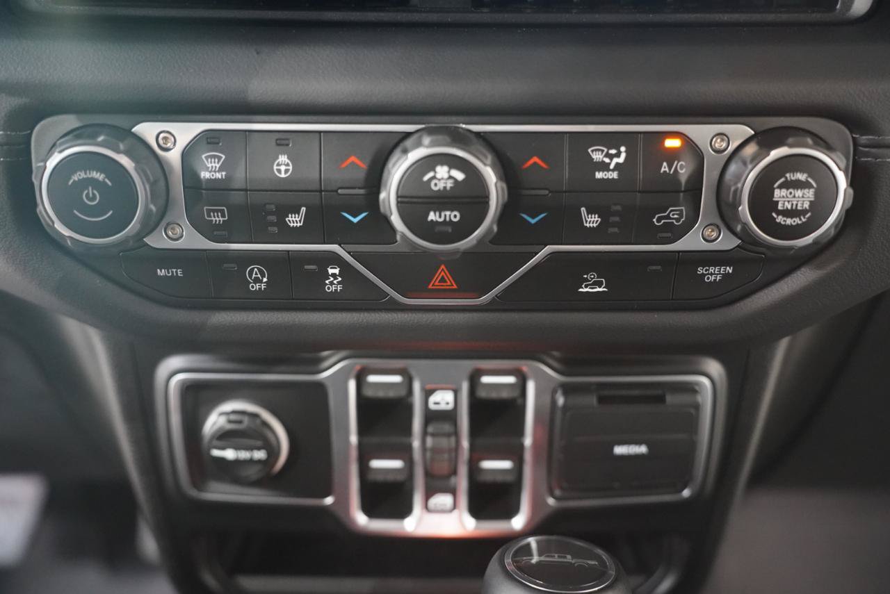 Used 2025 Jeep Gladiator Sport AWD/4WD image 19