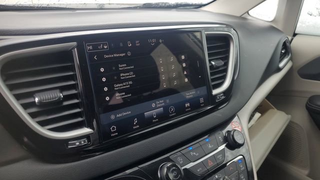 Certified 2024 Chrysler Pacifica Touring-L image 15