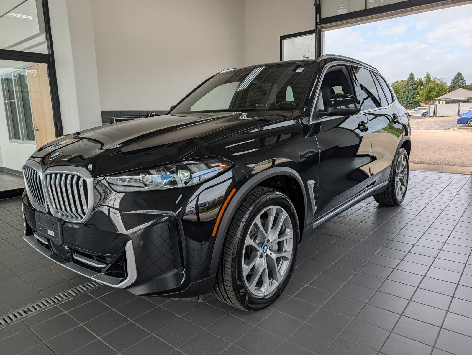 Used 2026 BMW X5 xDrive40i w/ Premium Package AWD/4WD image 7