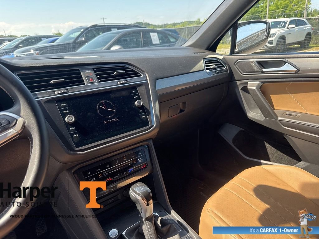 Used 2022 Volkswagen Tiguan SE w/ Panoramic Sunroof Package AWD/4WD image 15