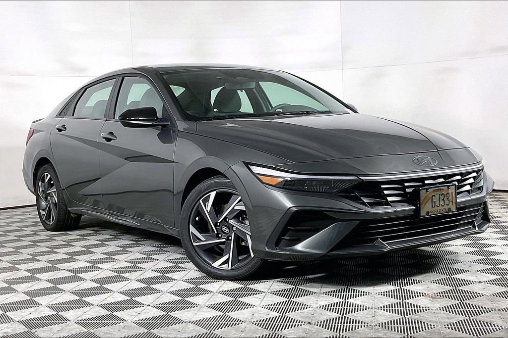 Used 2025 Hyundai Elantra Sport image 11