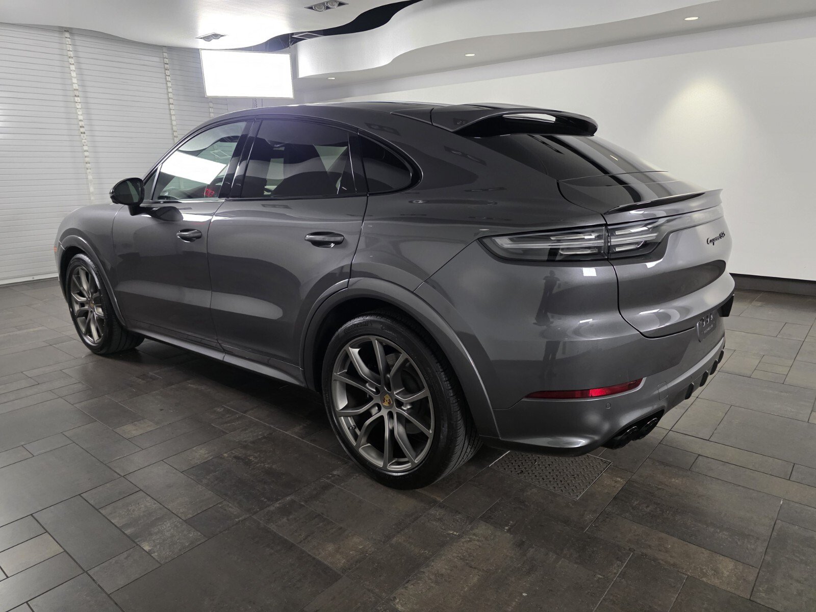Used 2023 Porsche Cayenne GTS AWD/4WD image 4
