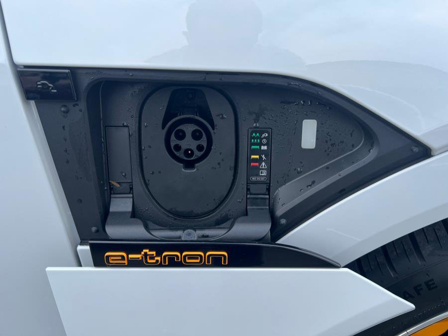 Used 2023 Audi e-tron Premium Plus w/ Premium Plus Package image 49