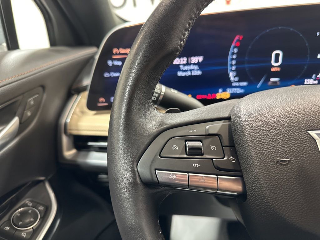 Used 2025 Cadillac XT4 Premium Luxury image 29