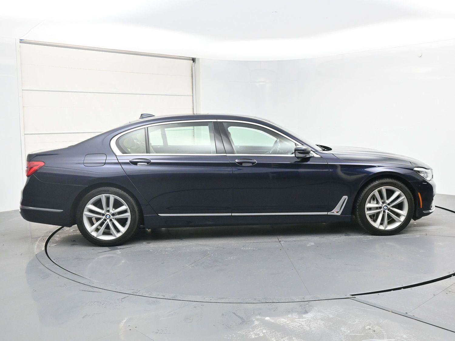 Used 2018 BMW 750i xDrive image 32