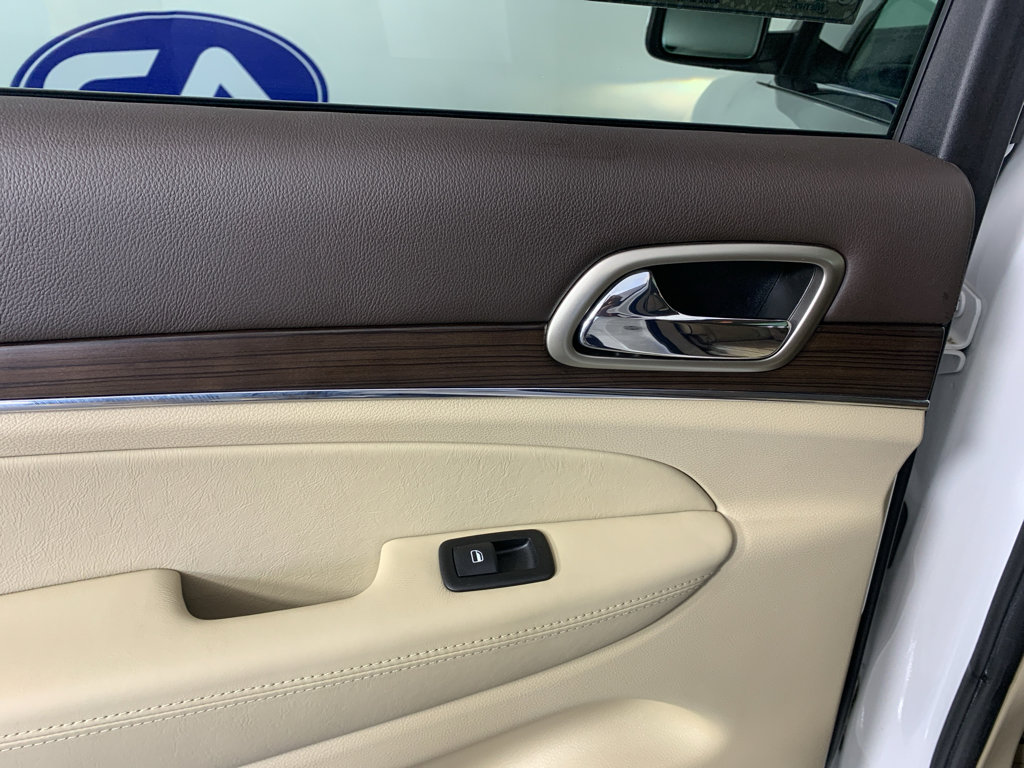 Used 2014 Jeep Grand Cherokee Overland image 32