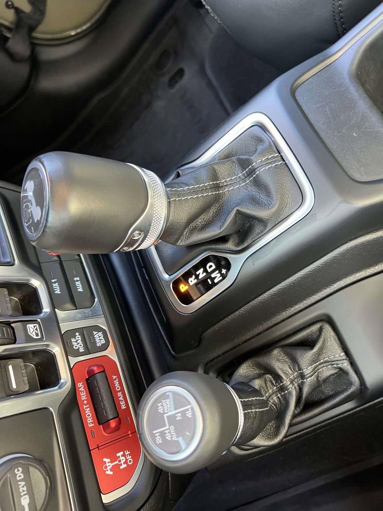 Used 2025 Jeep Wrangler Unlimited Rubicon 4xe w/ Technology Group image 27