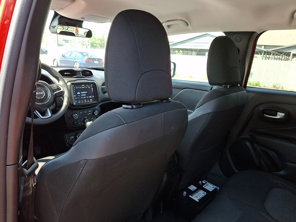 Used 2023 Jeep Renegade Latitude AWD/4WD image 21
