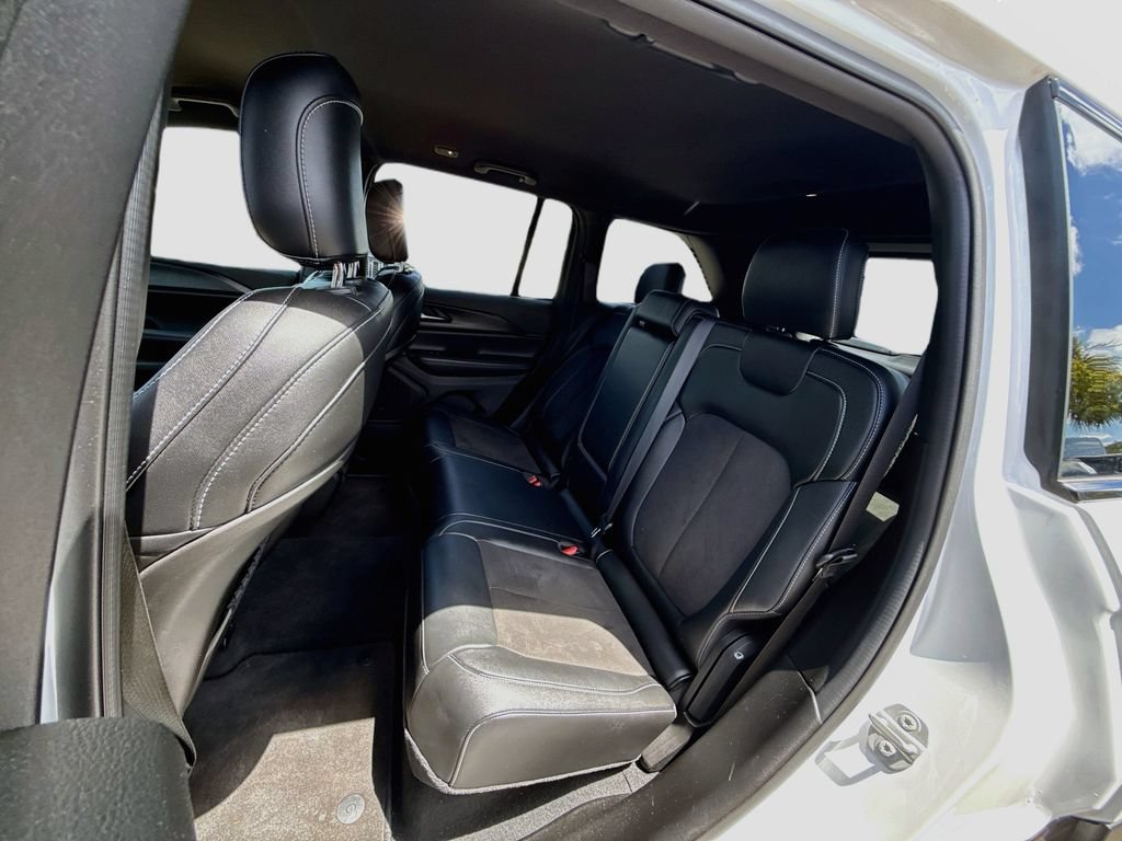 Used 2024 Jeep Grand Cherokee Altitude RWD image 27