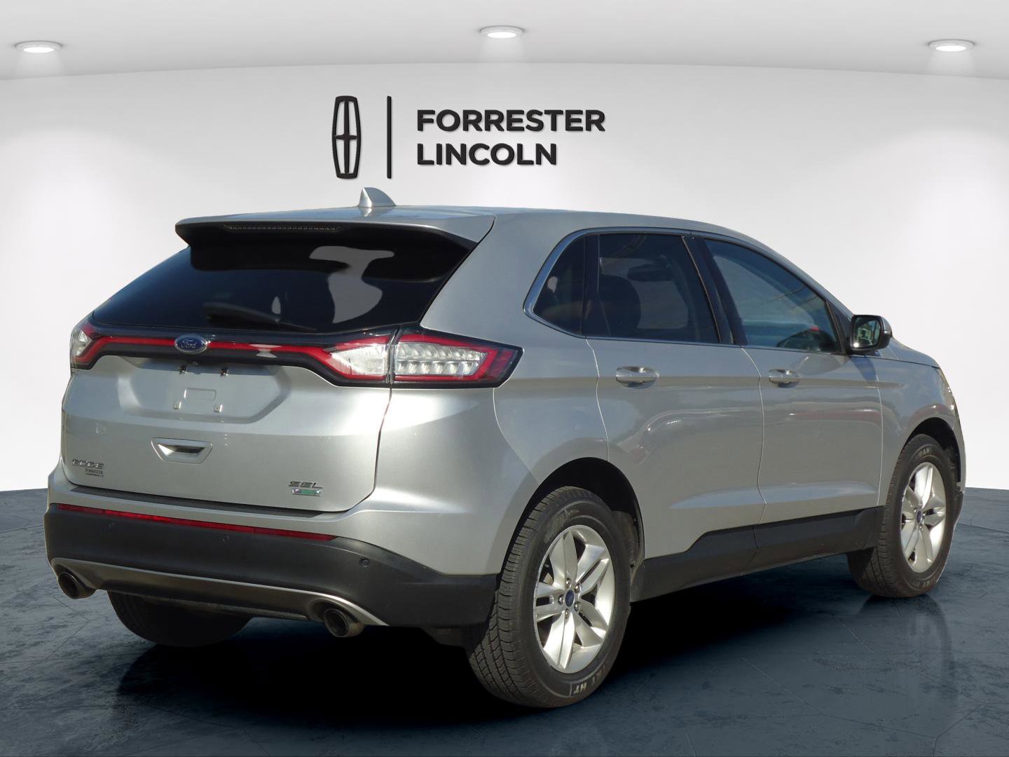 Used 2017 Ford Edge SEL w/ Equipment Group 201A FWD image 3