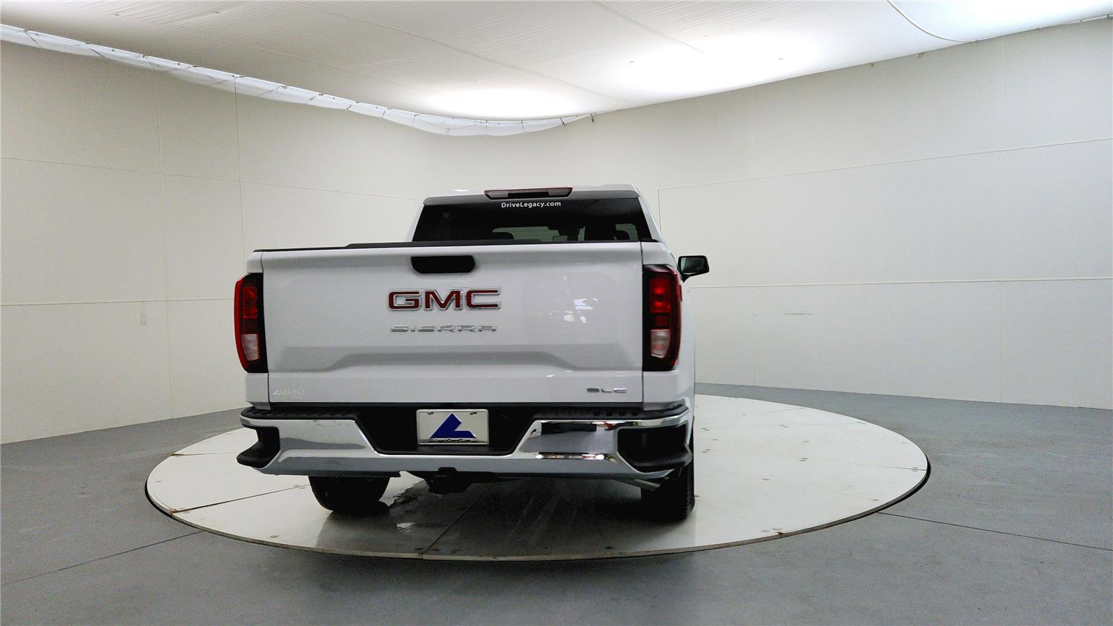 New 2026 GMC Sierra 1500 SLE image 6