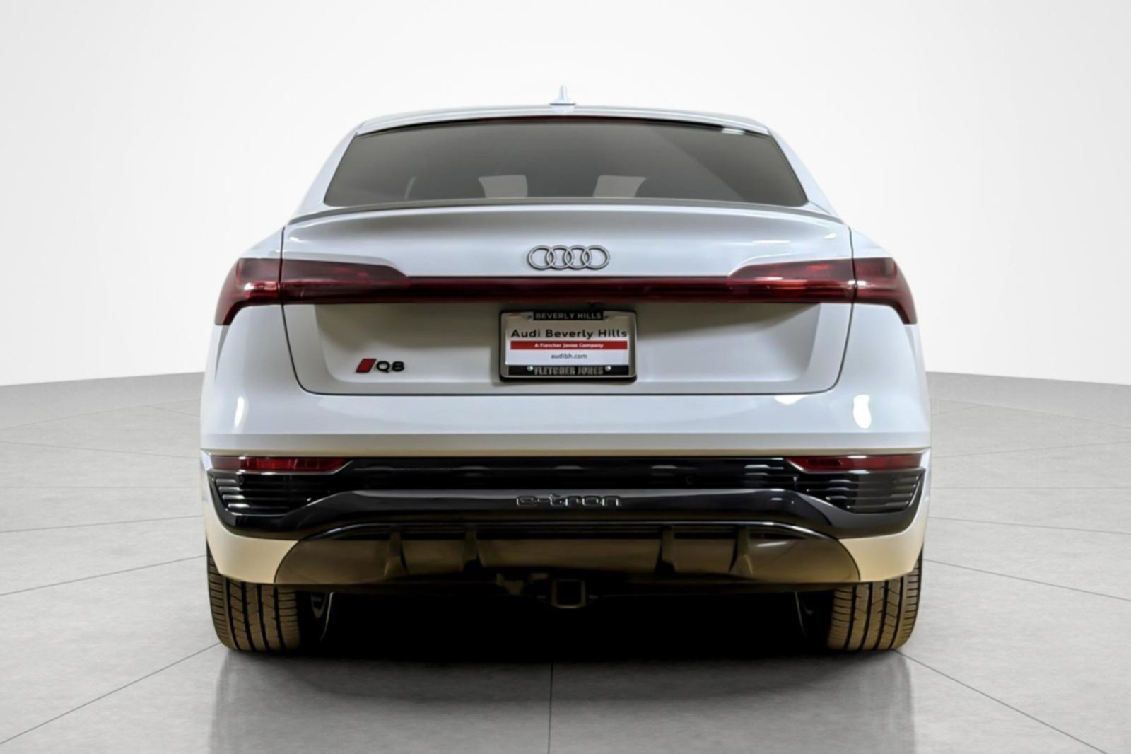 Used 2024 Audi Q8 e-tron Premium Plus AWD/4WD image 4