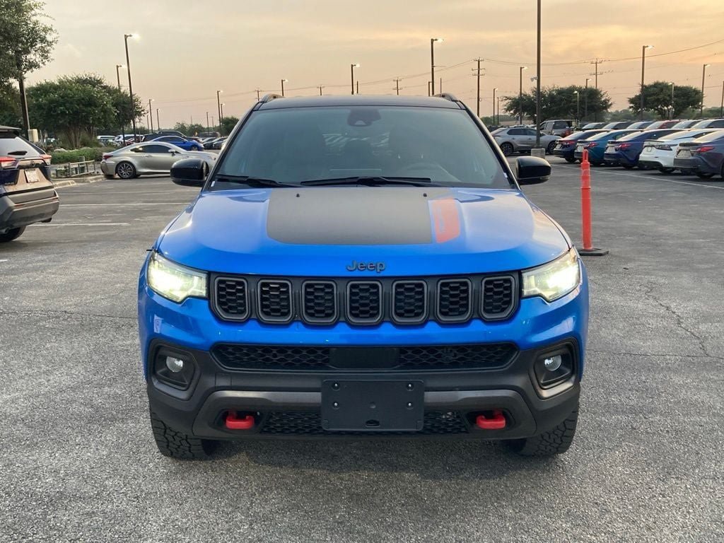 Used 2025 Jeep Compass Trailhawk AWD/4WD image 2
