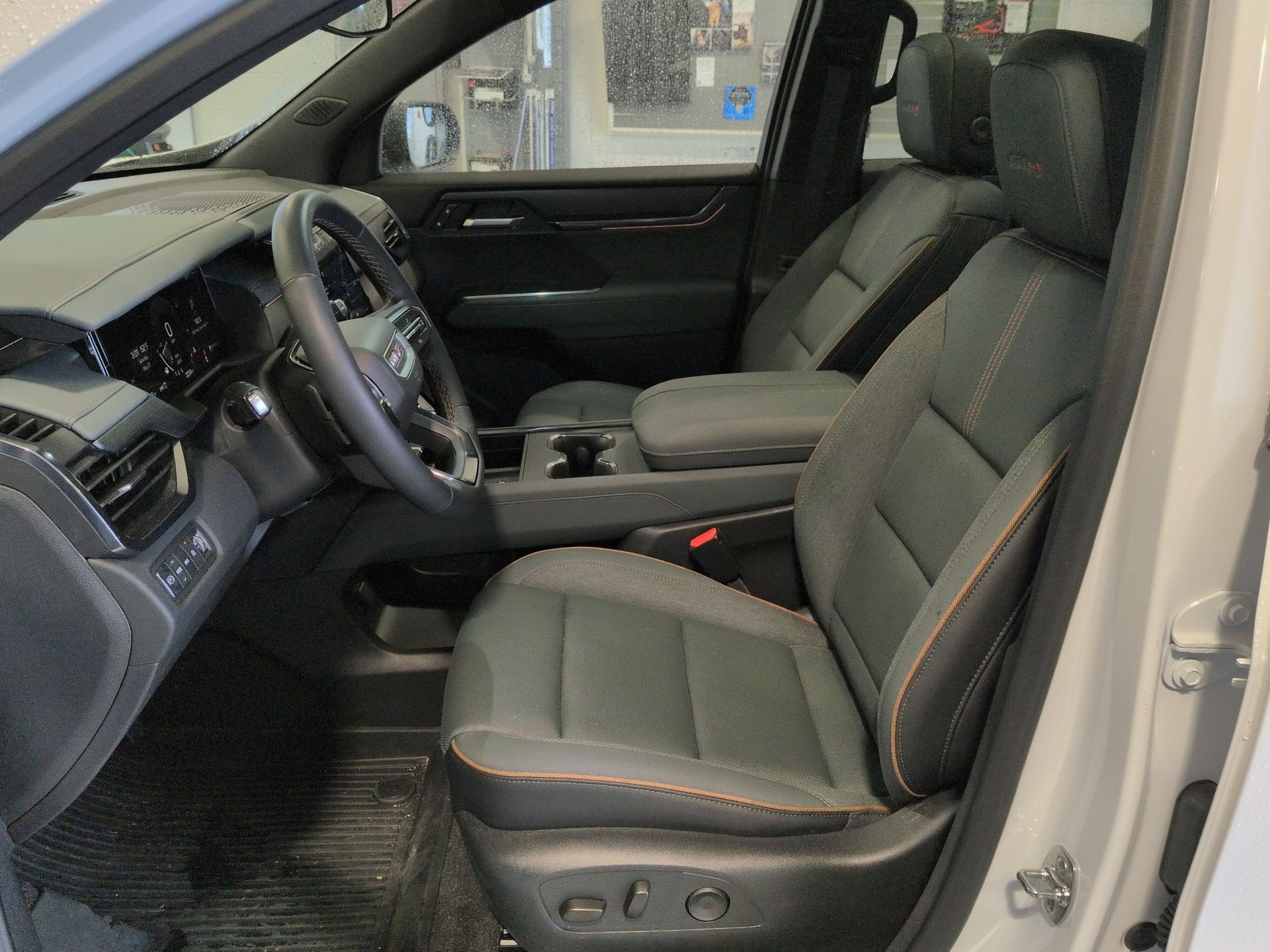 Certified 2025 GMC Acadia AT4 w/ Luxury Package AWD/4WD image 20