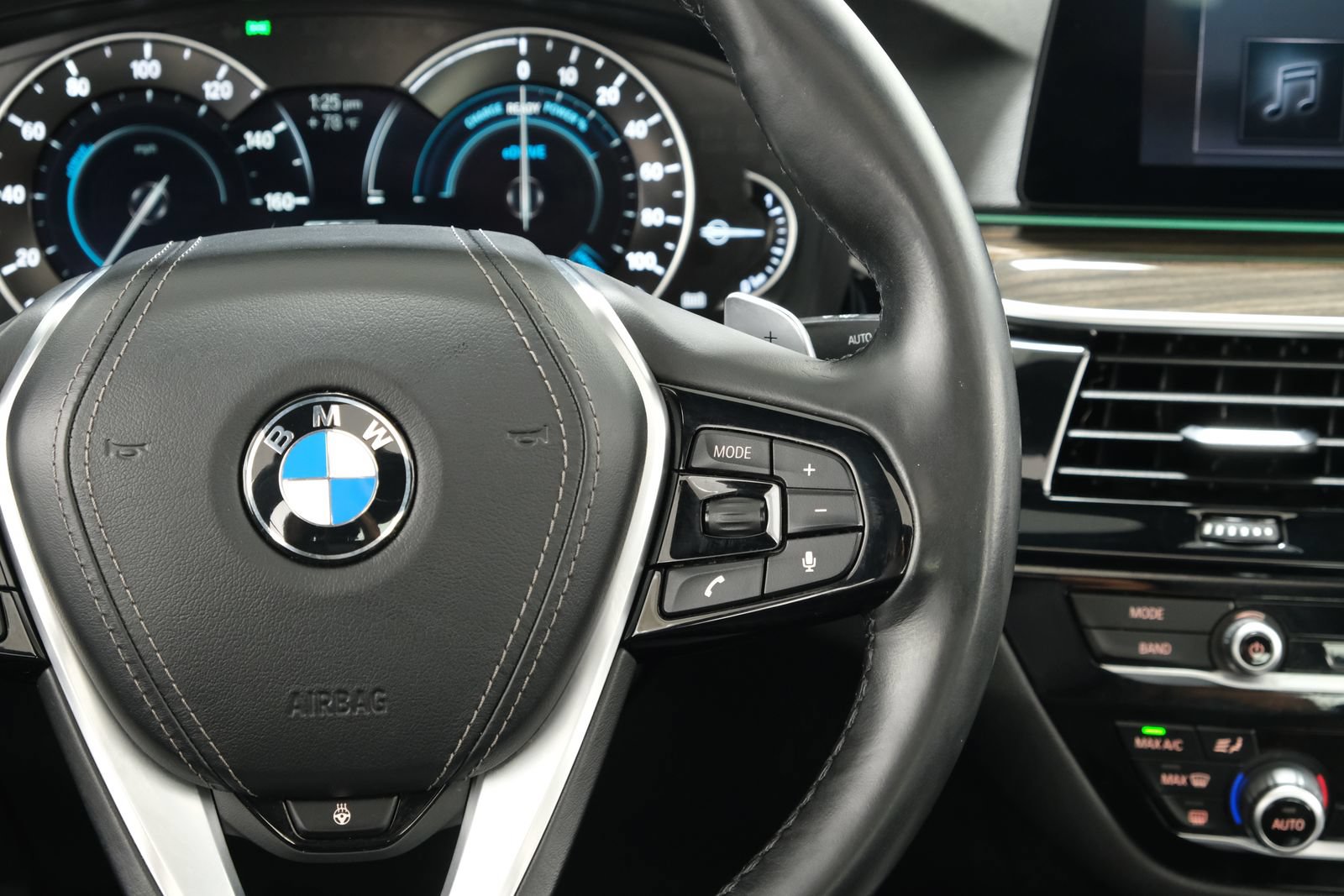 Used 2019 BMW 530e xDrive w/ Premium Package AWD/4WD image 14