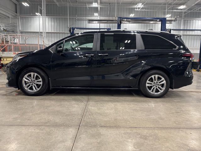 Certified 2024 Toyota Sienna Limited image 4