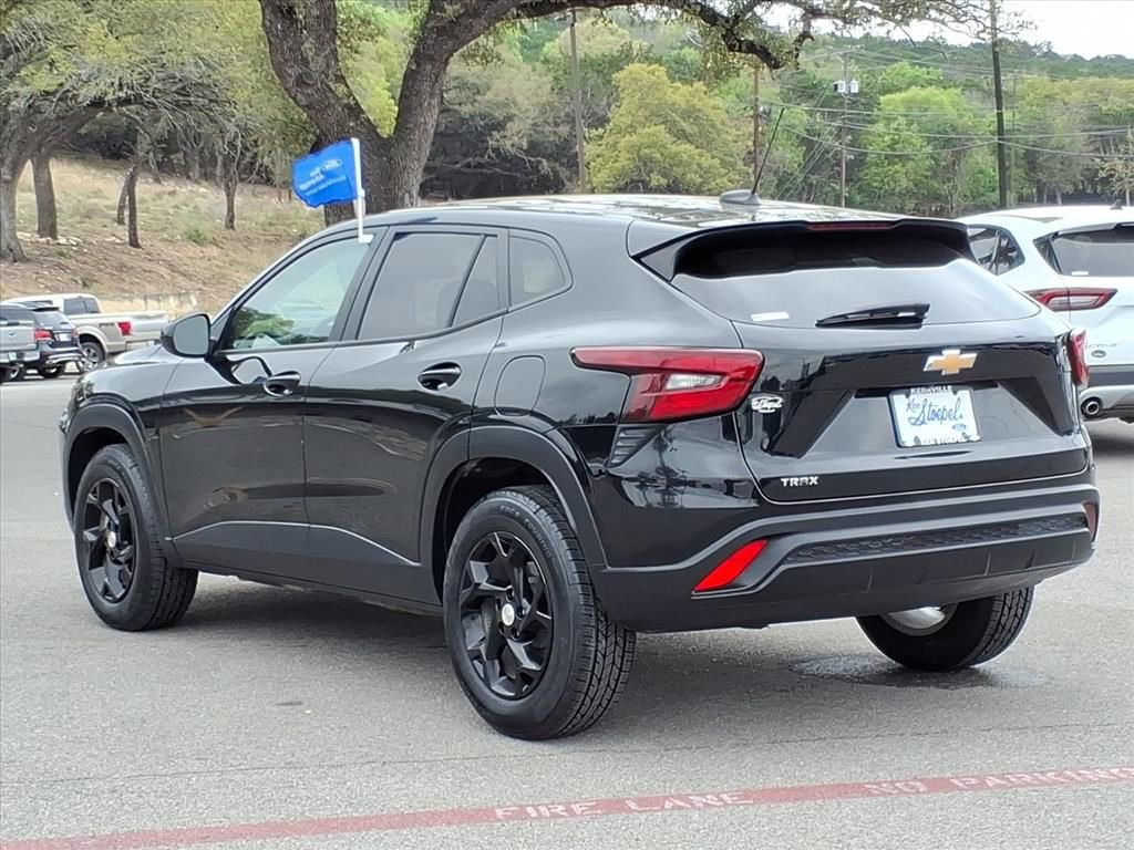 Used 2024 Chevrolet Trax LS w/ LS Convenience Package FWD image 8