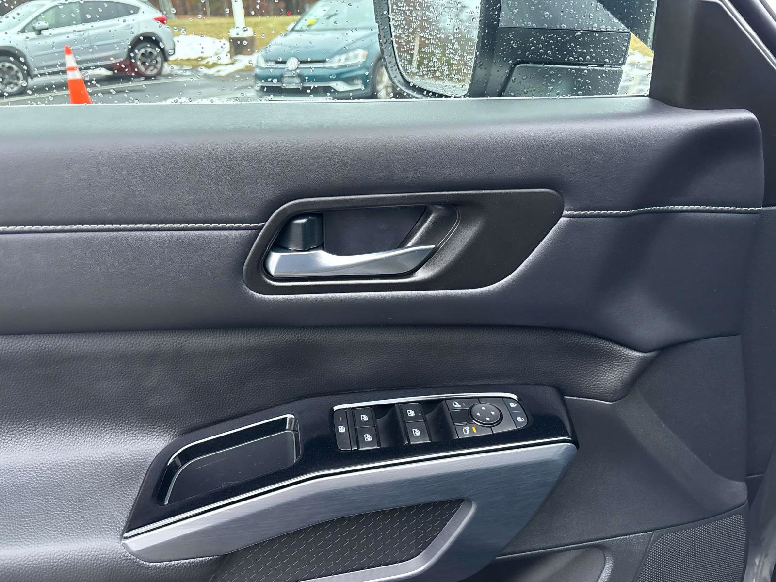 Used 2025 Nissan Pathfinder SL w/ SL Premium Package image 21