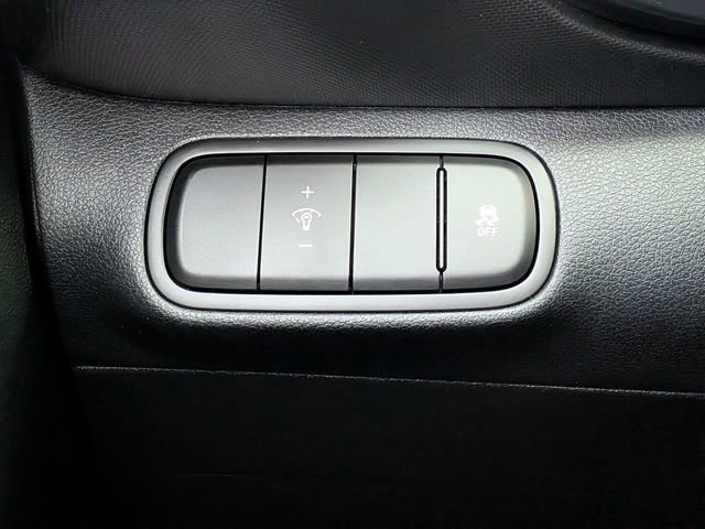 Used 2025 Hyundai Venue SEL image 18