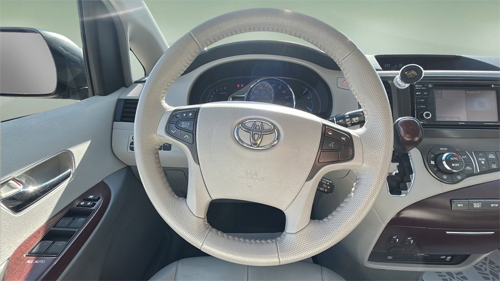 Used 2012 Toyota Sienna XLE w/ Entertainment Pkg image 14
