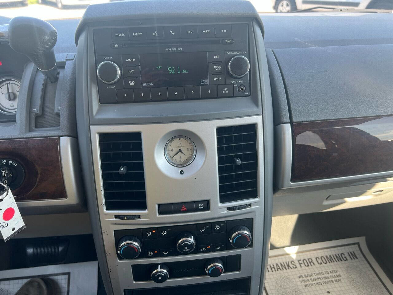 Used 2010 Chrysler Town & Country Touring image 22