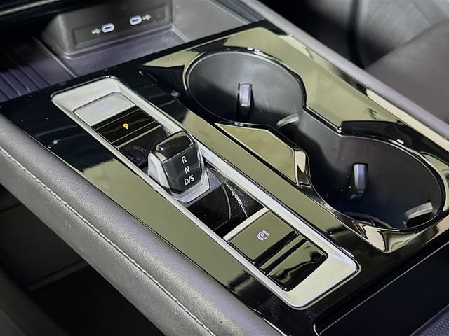 Used 2025 Volkswagen Atlas SE FWD image 15