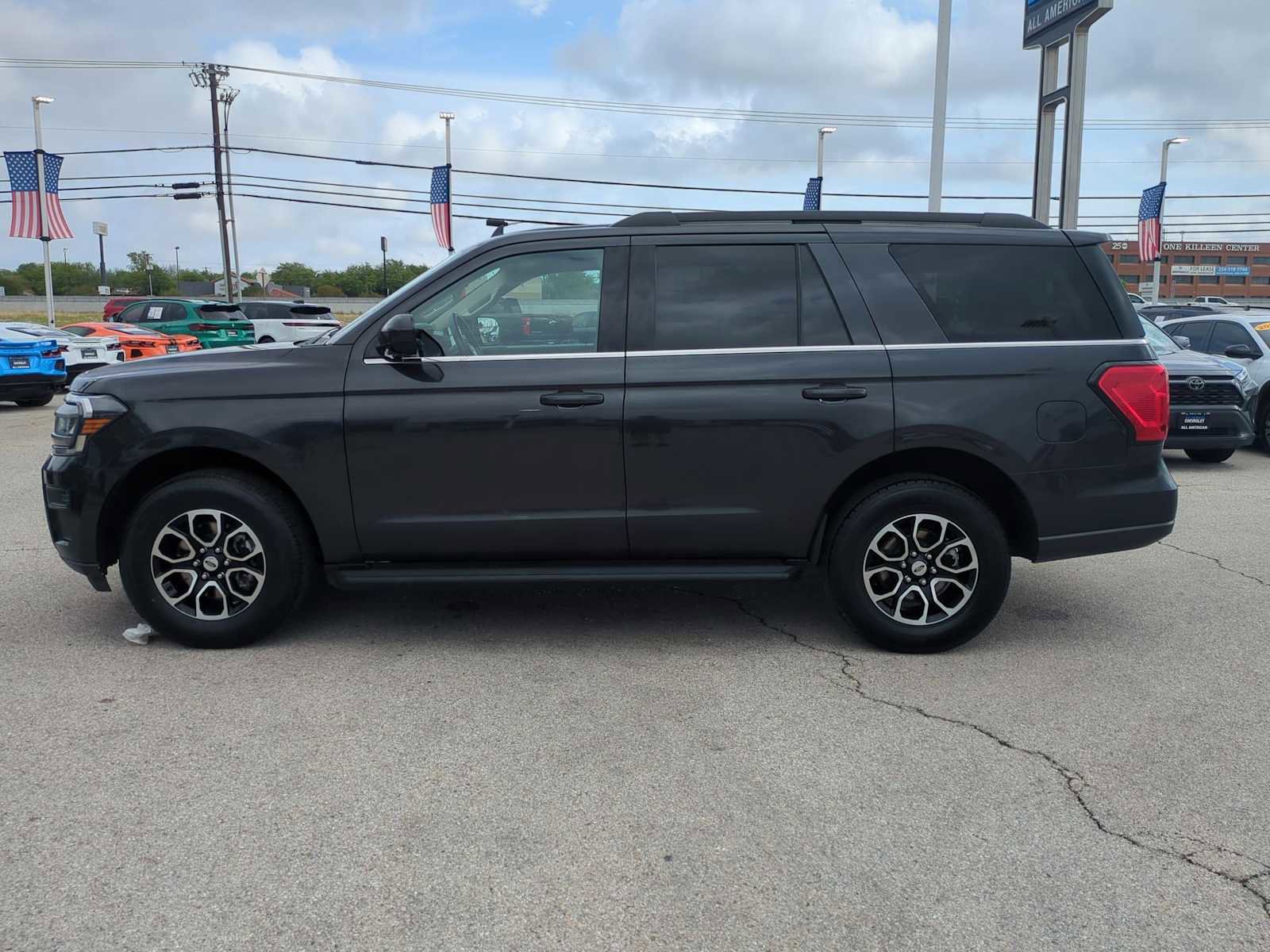 Used 2024 Ford Expedition XLT image 5