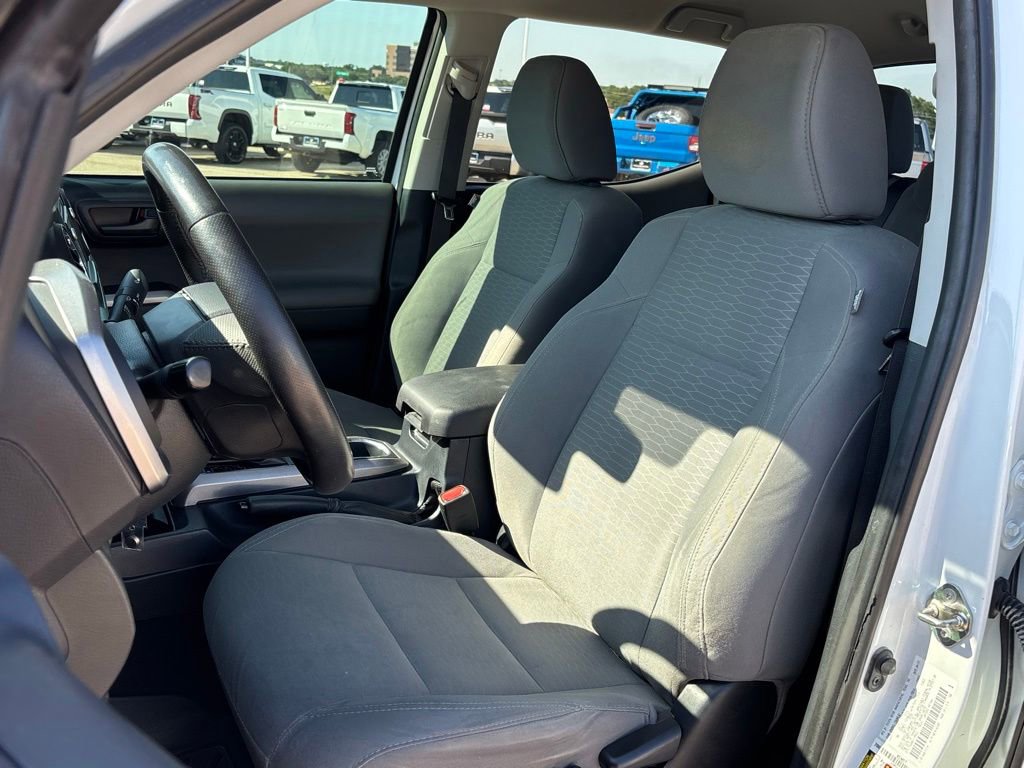 Used 2019 Toyota Tacoma SR5 AWD/4WD image 11