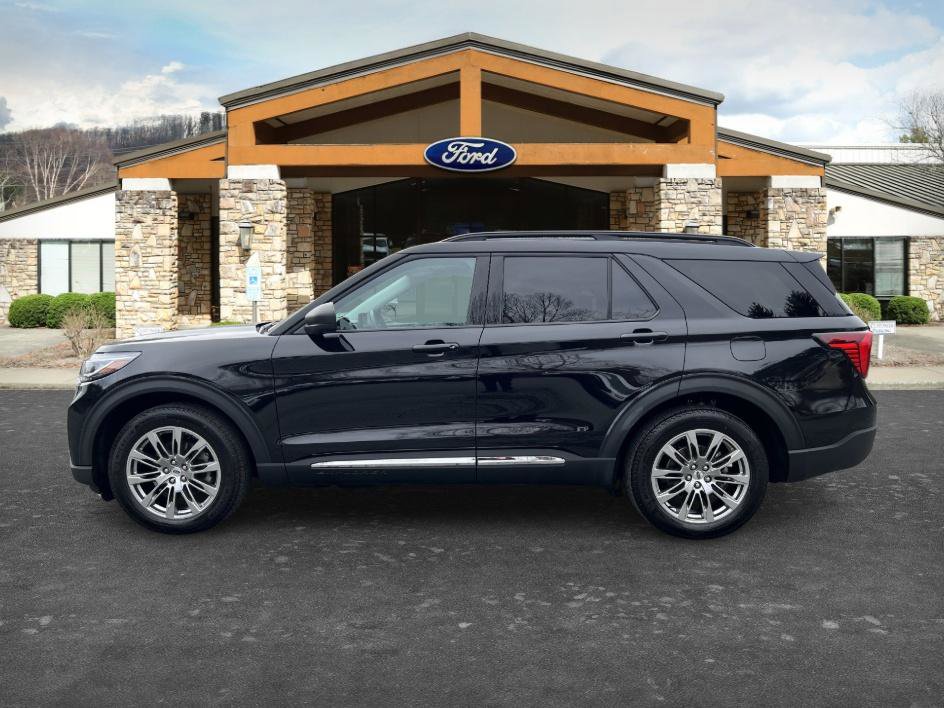 Used 2025 Ford Explorer Active w/ Active Comfort Package image 7