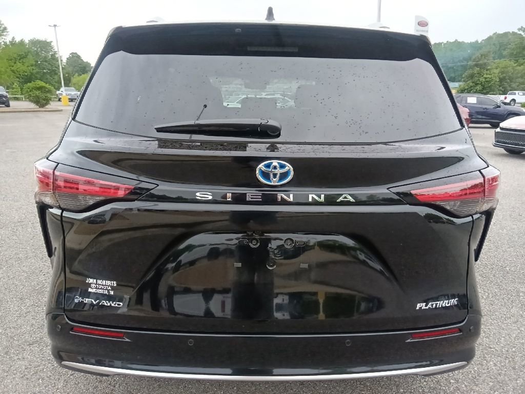 Used 2025 Toyota Sienna Platinum AWD/4WD image 4