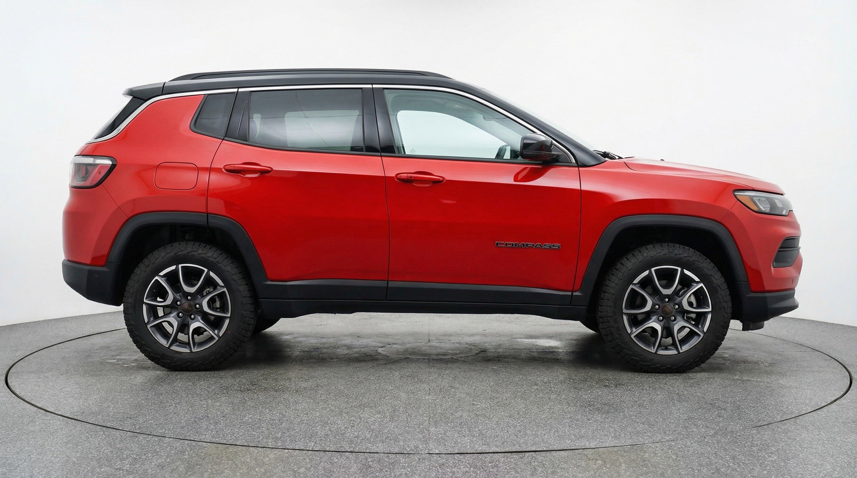 Used 2025 Jeep Compass Trailhawk image 11