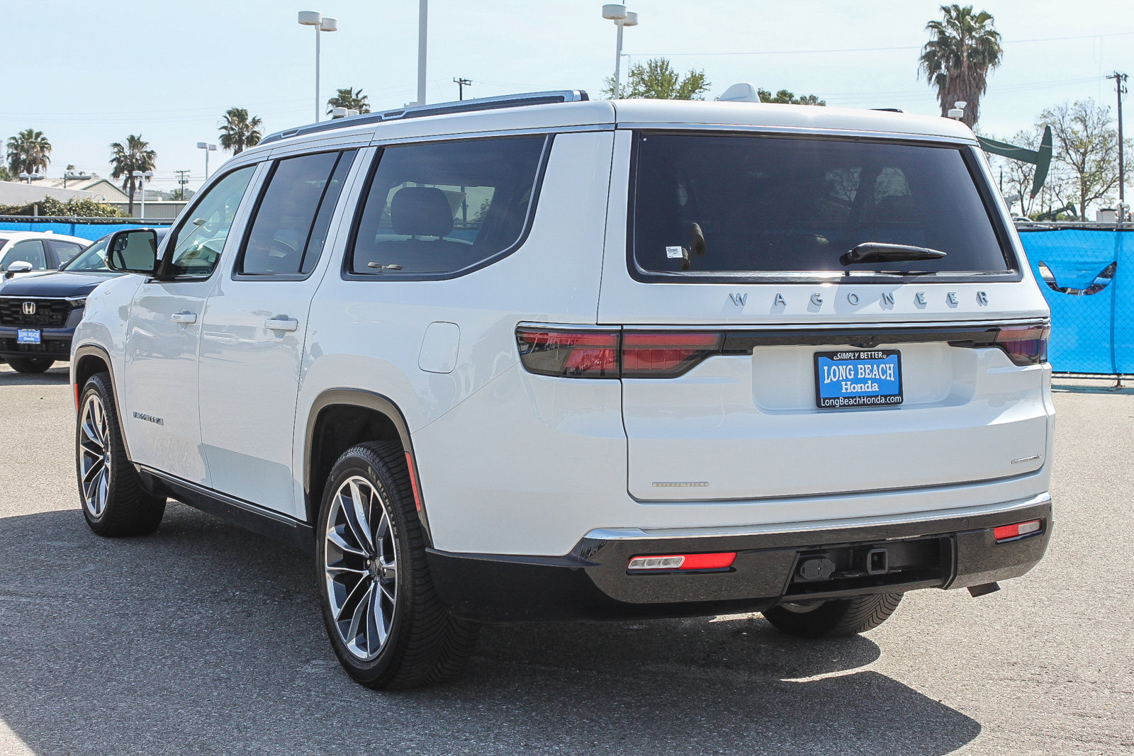 Used 2023 Jeep Wagoneer L Series III w/ Premium Group I image 7