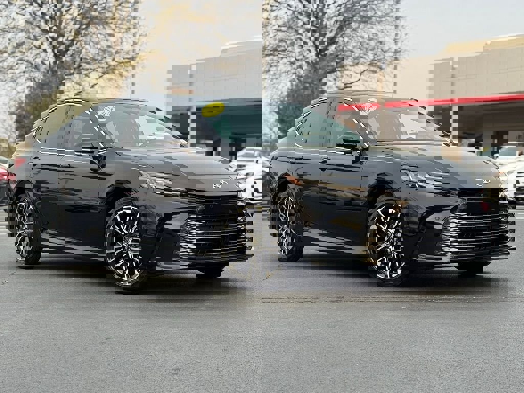 Used 2025 Toyota Camry XLE w/ Premium Plus Package image 2