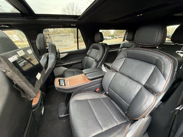 New 2025 Lincoln Navigator L Black Label AWD/4WD image 23