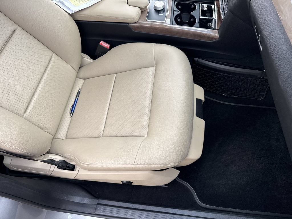 Used 2011 Mercedes-Benz E 350 Sedan image 32