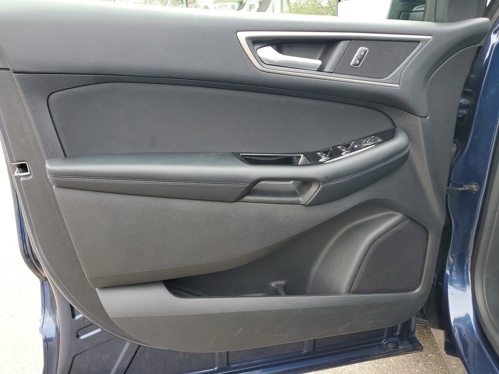 Used 2017 Ford Edge SEL image 12