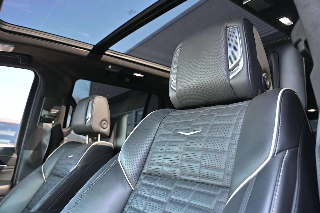 Used 2023 Cadillac Escalade V w/ LPO, ONYX Package AWD/4WD image 33