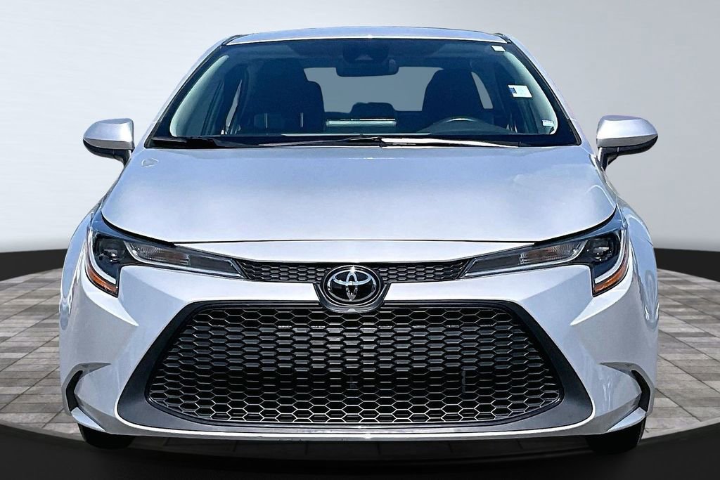 Used 2022 Toyota Corolla LE image 3