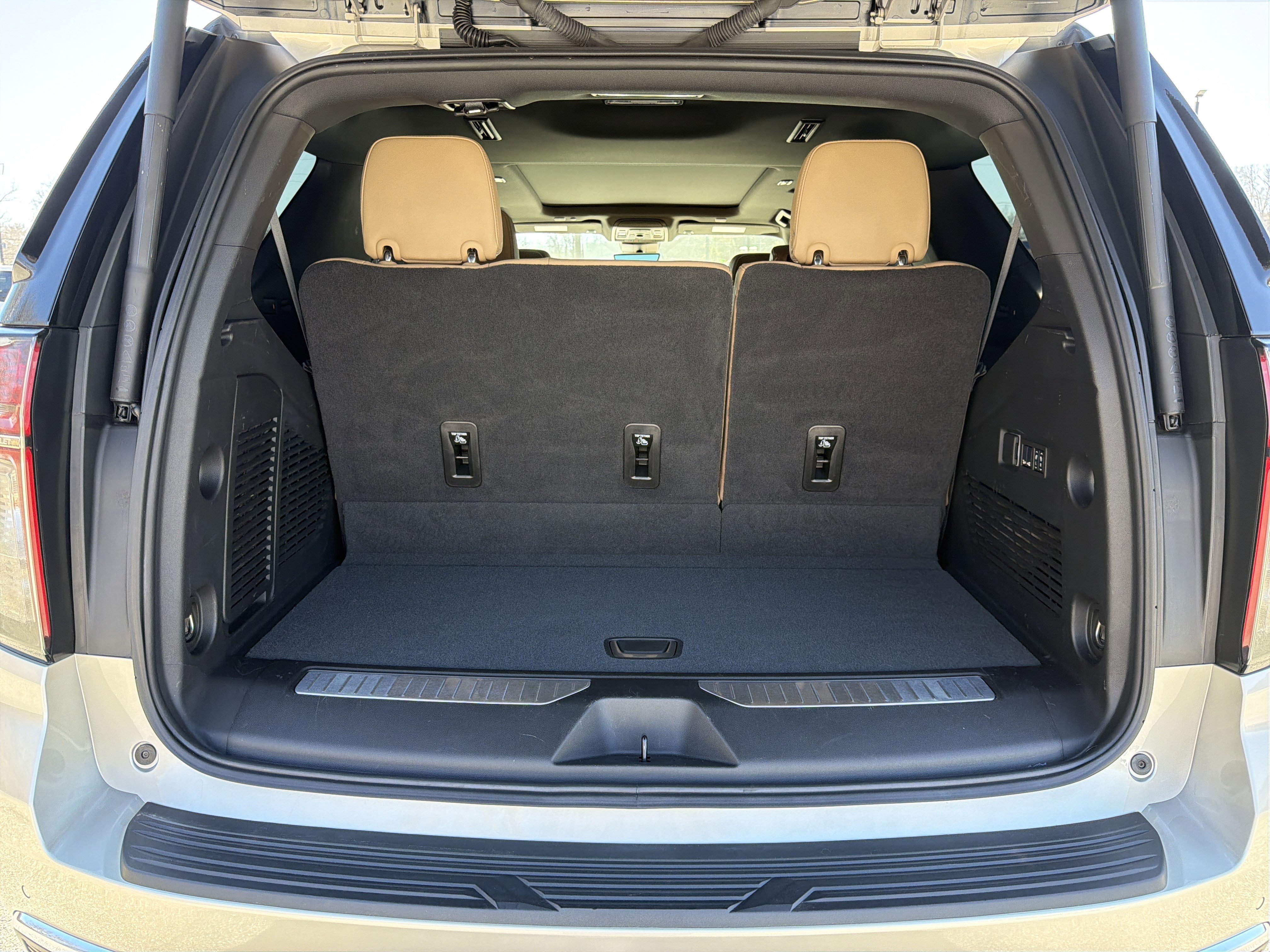 Used 2024 Chevrolet Tahoe Premier w/ Premium Package 2 image 22