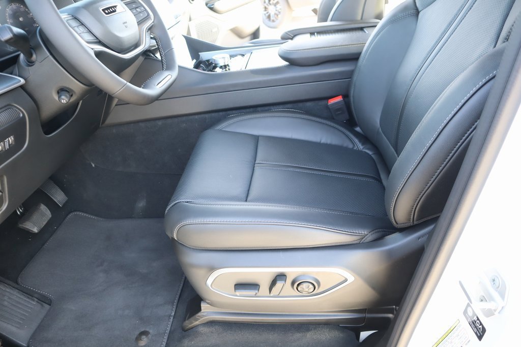 New 2025 Jeep Wagoneer 4WD w/ Premium Group I image 12