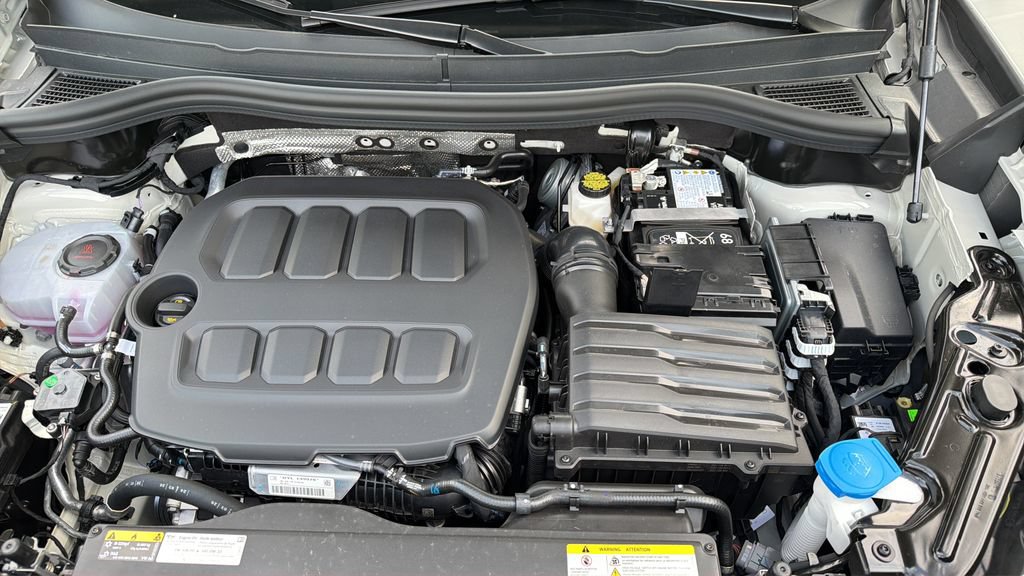 New 2026 Volkswagen Tiguan SE R-Line FWD image 31