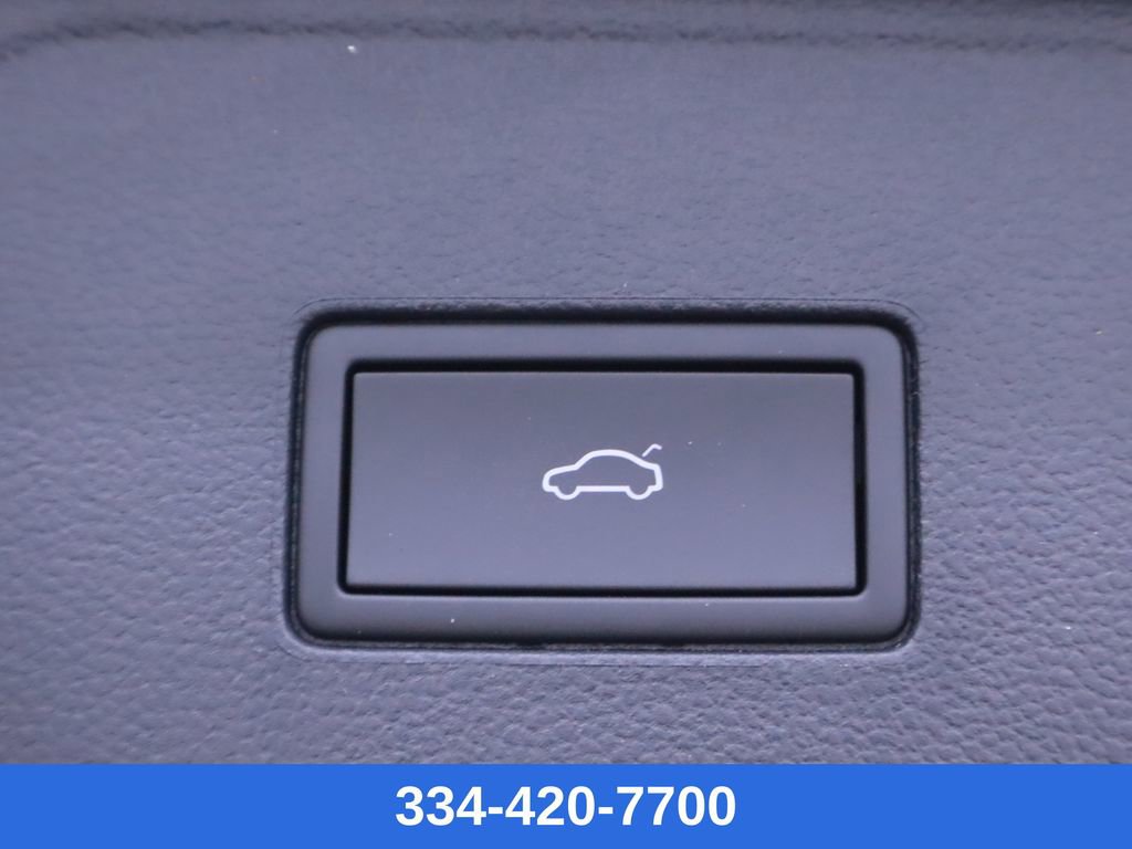 New 2025 Volkswagen Atlas SE w/ Black Wheel Package image 27