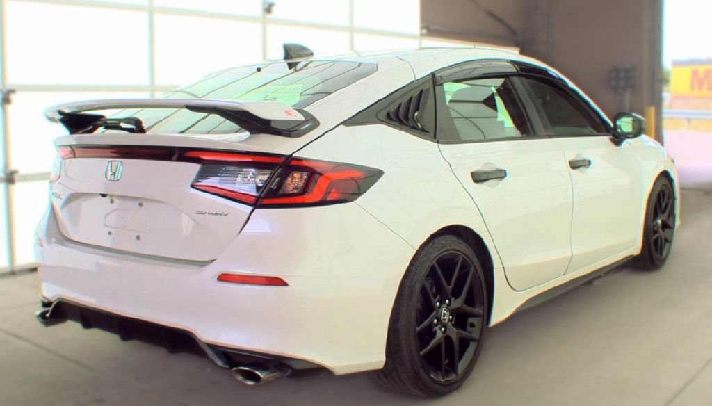 Used 2023 Honda Civic Sport image 3