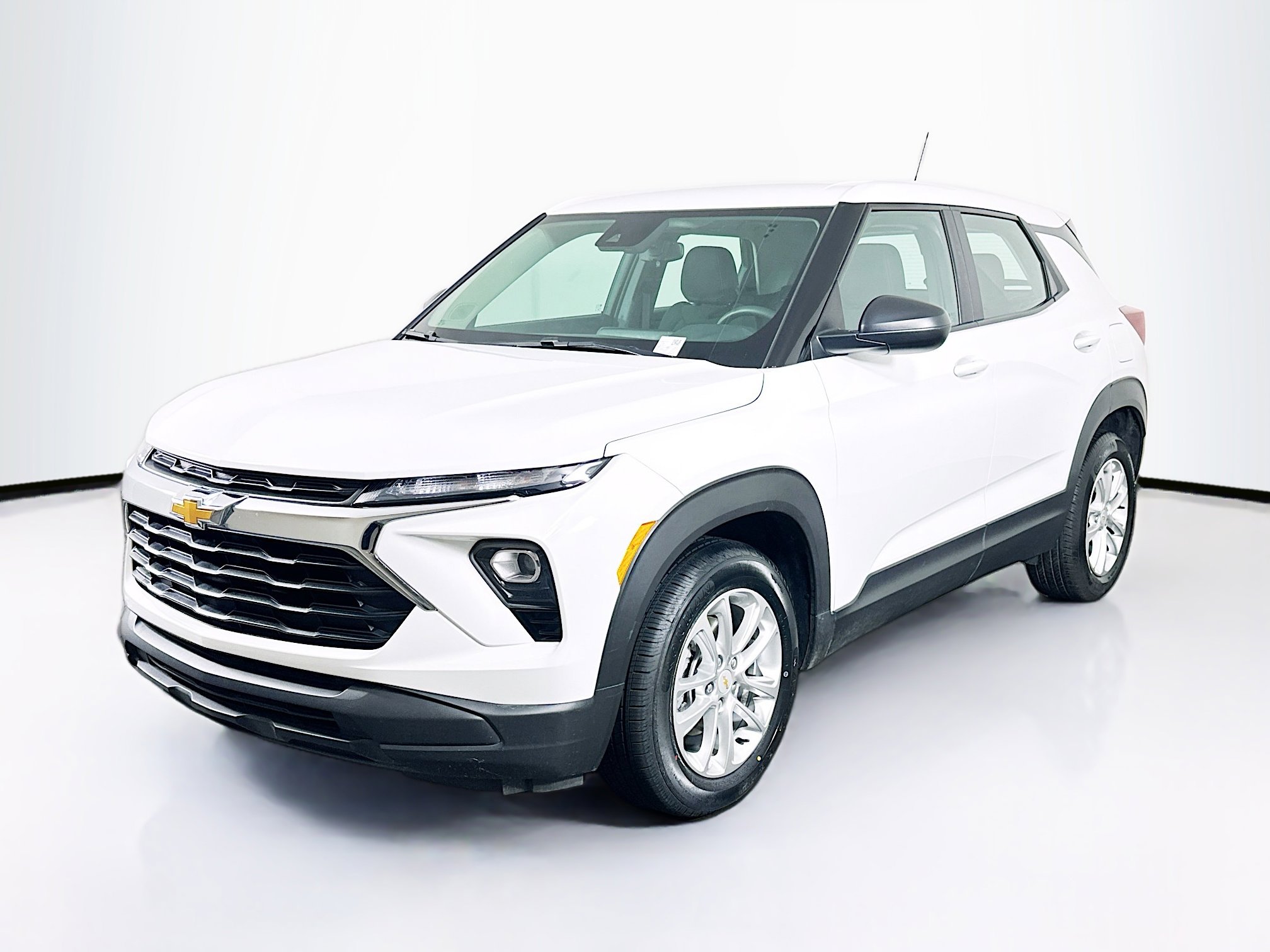 Used 2024 Chevrolet TrailBlazer LS FWD image 3