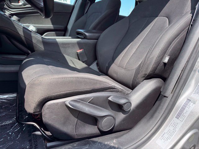Used 2017 Chrysler 200 LX FWD image 5