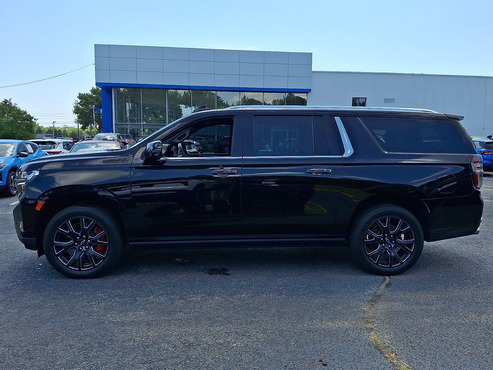 Used 2023 Chevrolet Suburban High Country AWD/4WD image 4