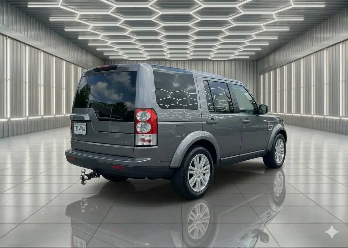 Used 2011 Land Rover LR4 HSE LUX AWD/4WD image 3