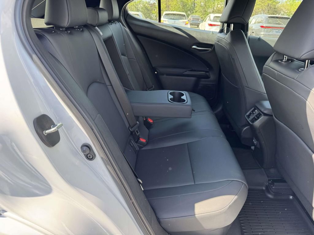 Used 2024 Lexus UX 250h F Sport image 19
