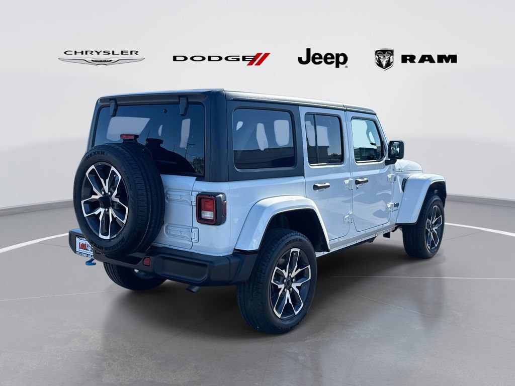 Used 2024 Jeep Wrangler Unlimited image 3