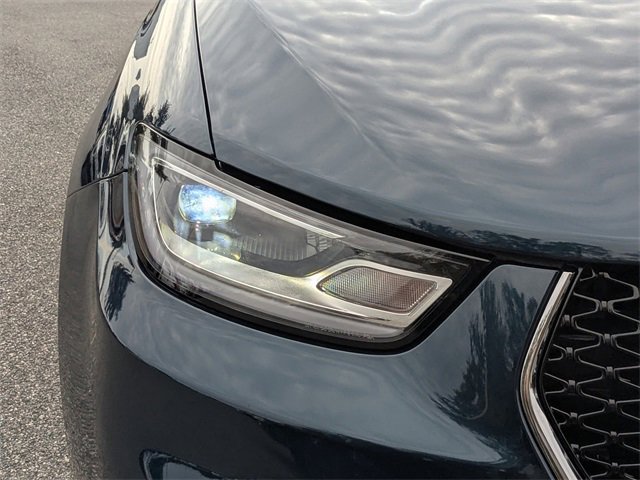 Used 2025 Chrysler Pacifica Select image 9